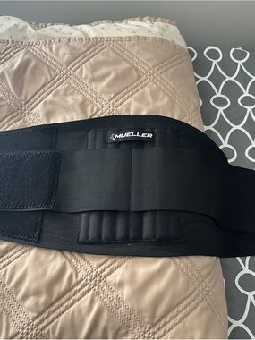 Mueller Black Support Back Brace Belt Unisex Size Small Like New